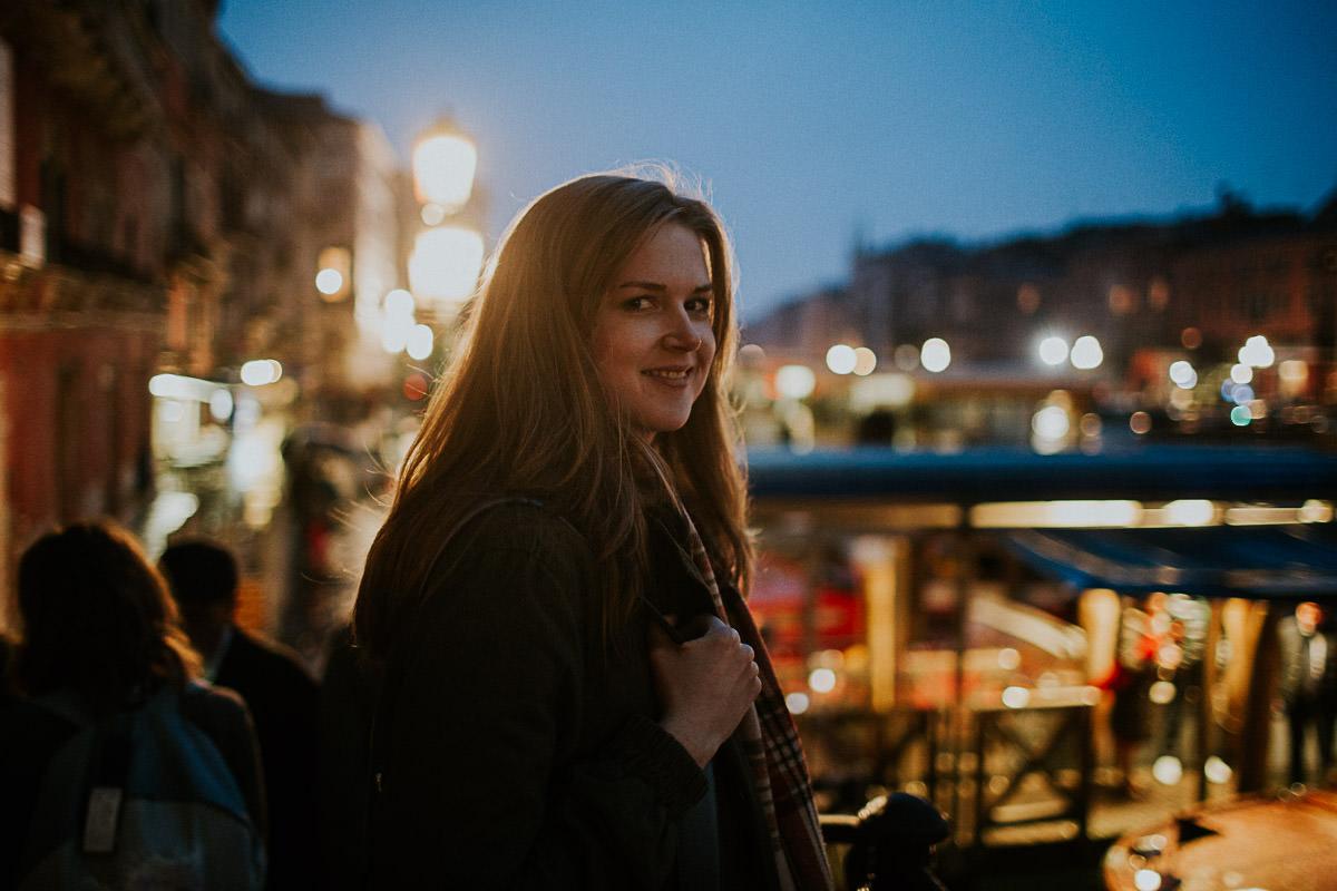 wedding photographer venice taking photographs of the stunning city
