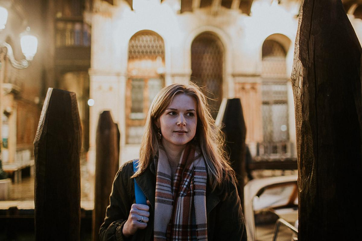 wedding photographer venice taking photographs of the stunning city