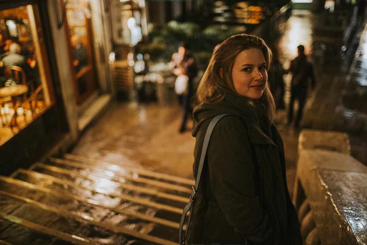 wedding photographer venice taking photographs of the stunning city