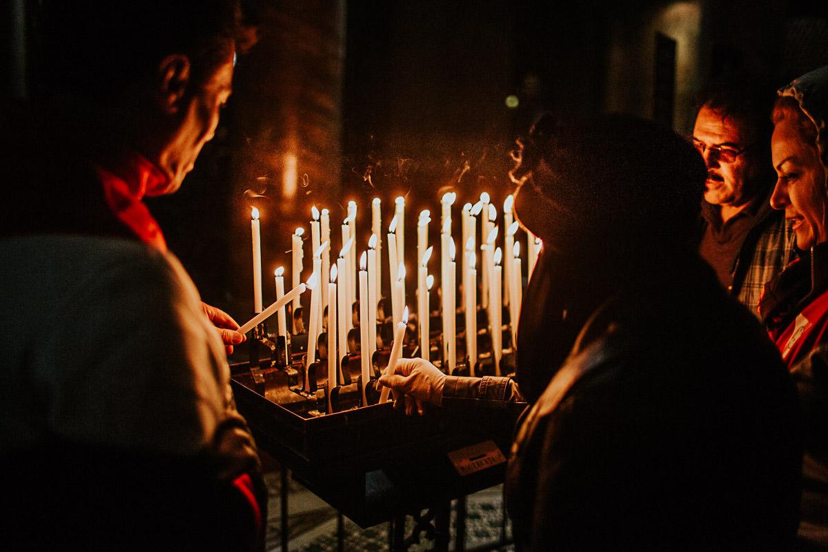 wedding photographer venice taking photographs of the stunning city