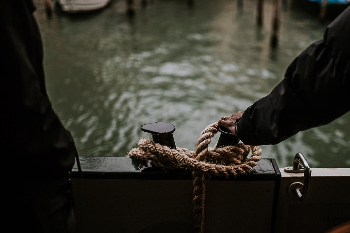 wedding photographer venice taking photographs of the stunning city