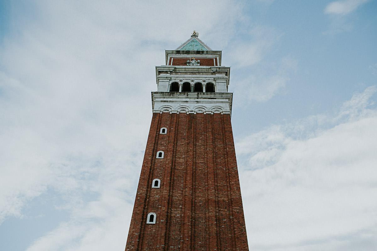 wedding photographer venice taking photographs of the stunning city
