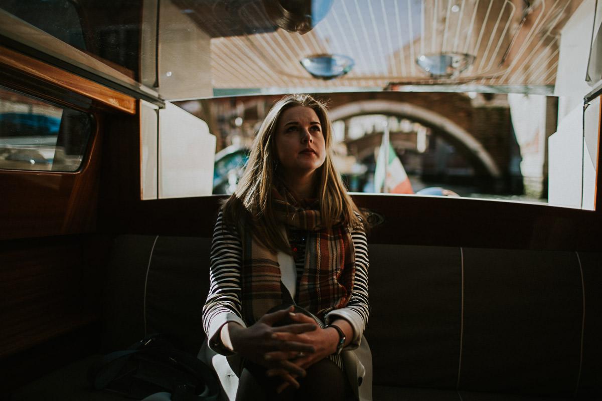 wedding photographer venice taking photographs of the stunning city