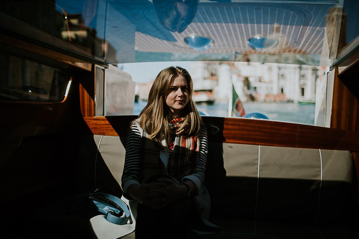 wedding photographer venice taking photographs of the stunning city