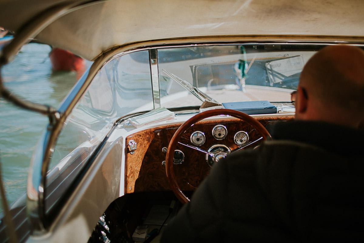 wedding photographer venice taking photographs of the stunning city