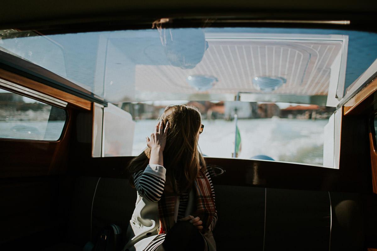 wedding photographer venice taking photographs of the stunning city