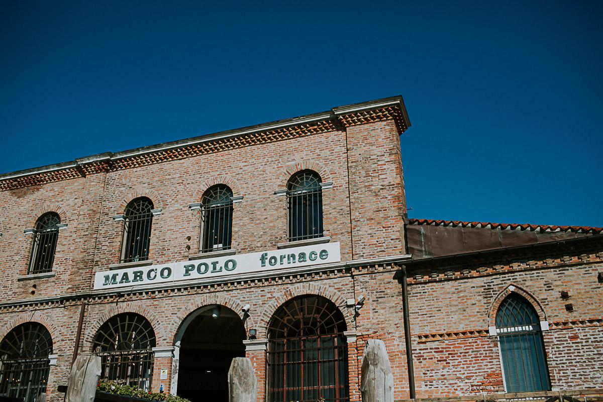 wedding photographer venice taking photographs of the stunning city