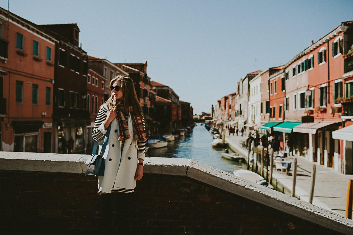 wedding photographer venice taking photographs of the stunning city