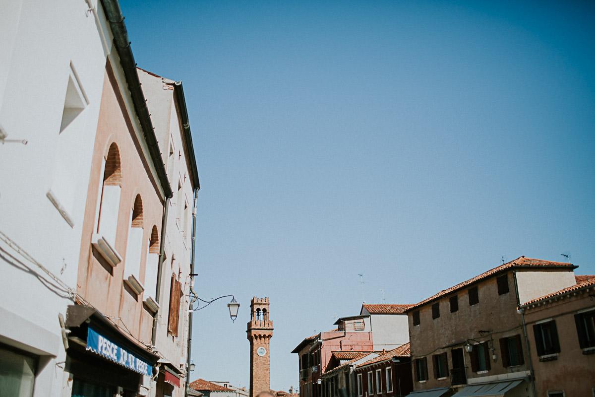 wedding photographer venice taking photographs of the stunning city