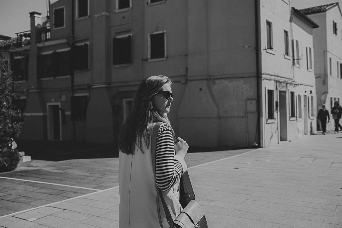 wedding photographer venice taking photographs of the stunning city