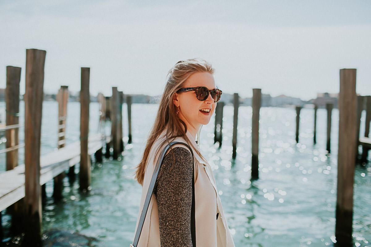 wedding photographer venice taking photographs of the stunning city