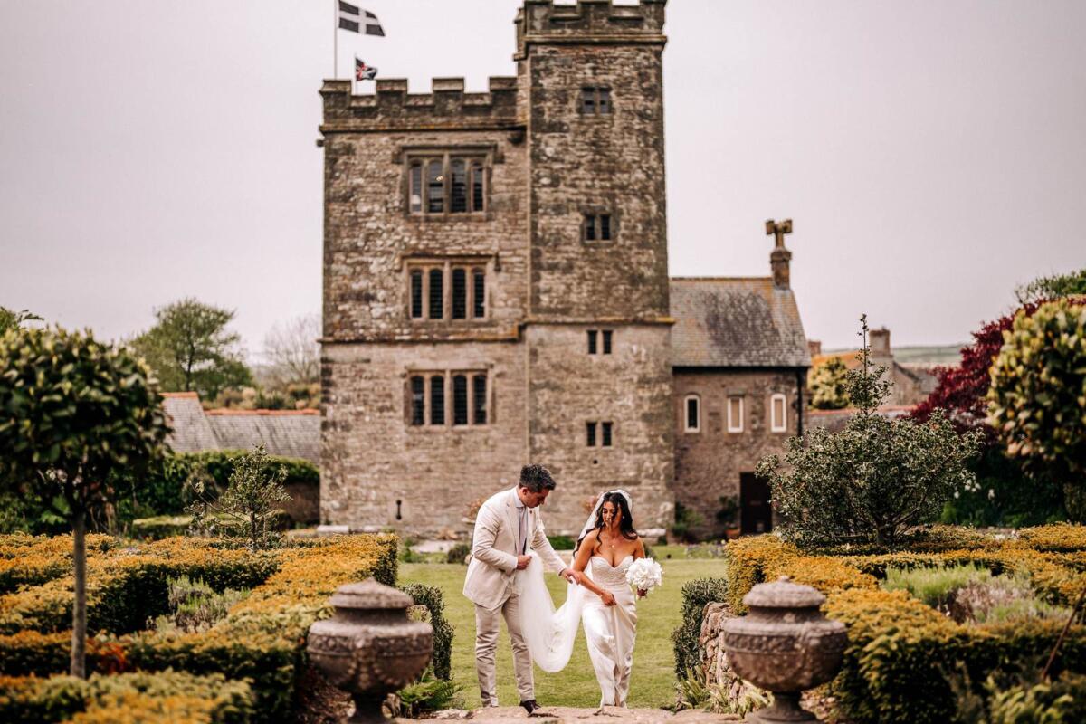 pengersick castle wedding photographer
