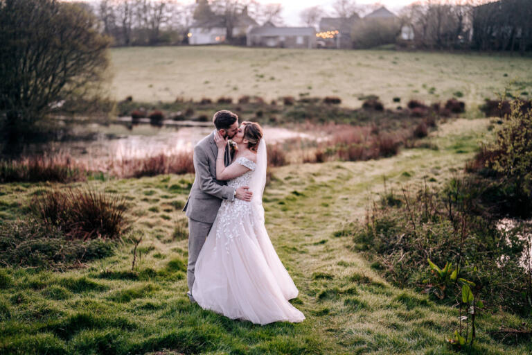 5 frames of wet wedding dreams